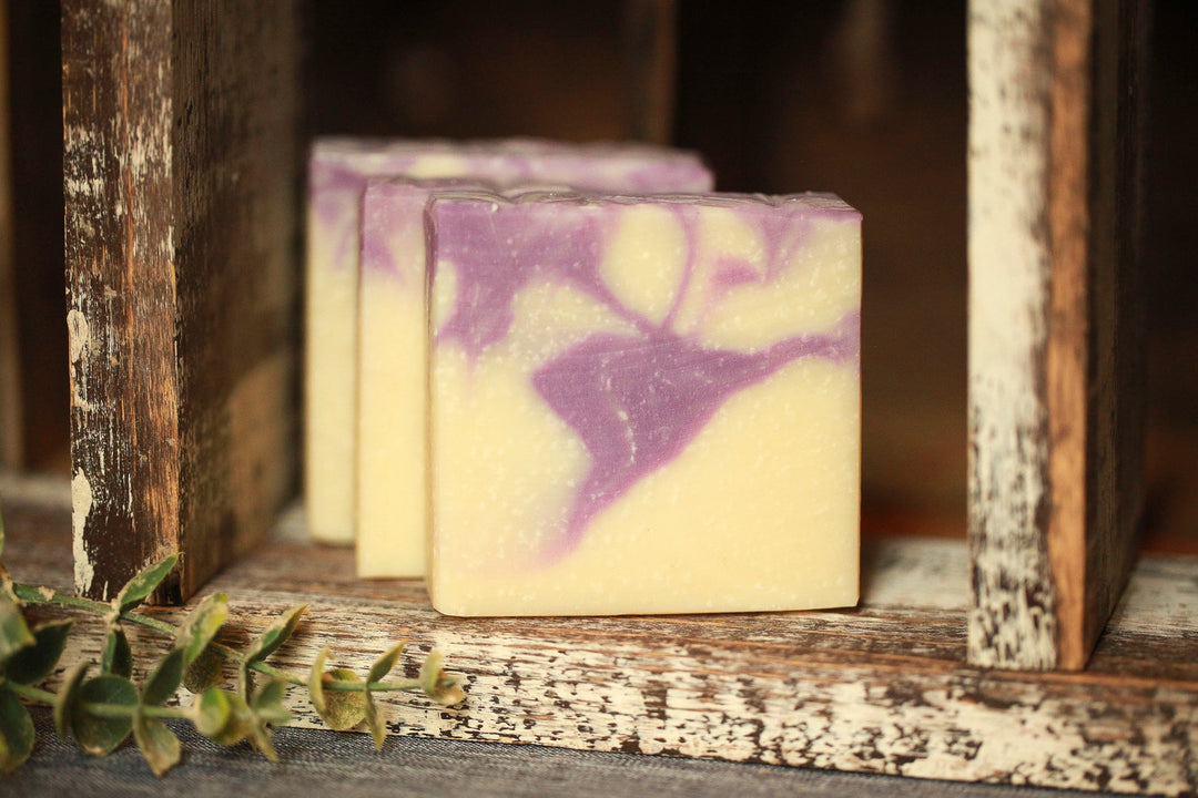 https://cdn.shopify.com/s/files/1/0621/8743/8302/files/Lavender_Essential_4.jpg?v=1770841718